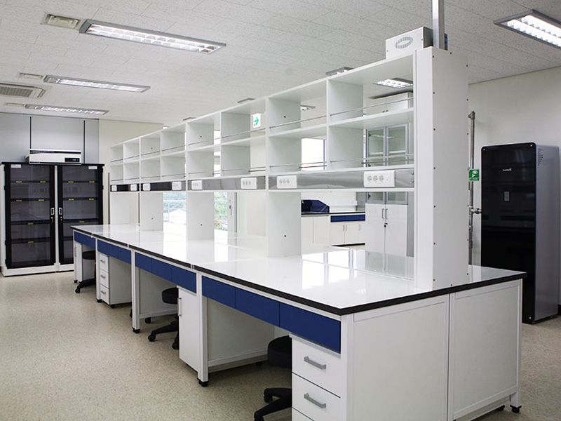 Laboratory installation and maintenance services